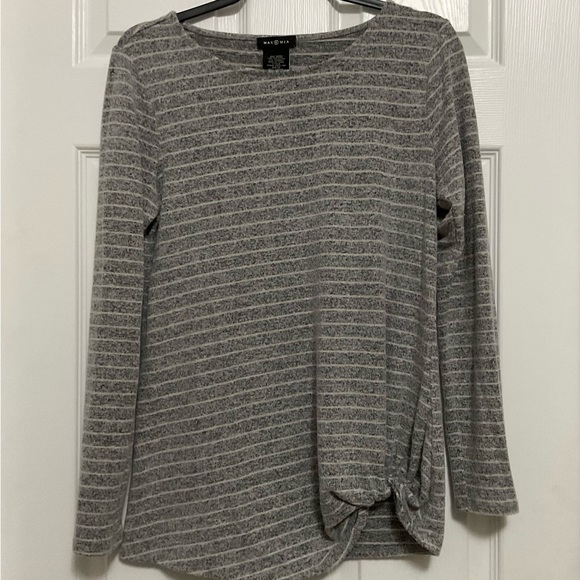 Max & Mia Tops - Gray Long Sleeve Sweaters - Set of 2